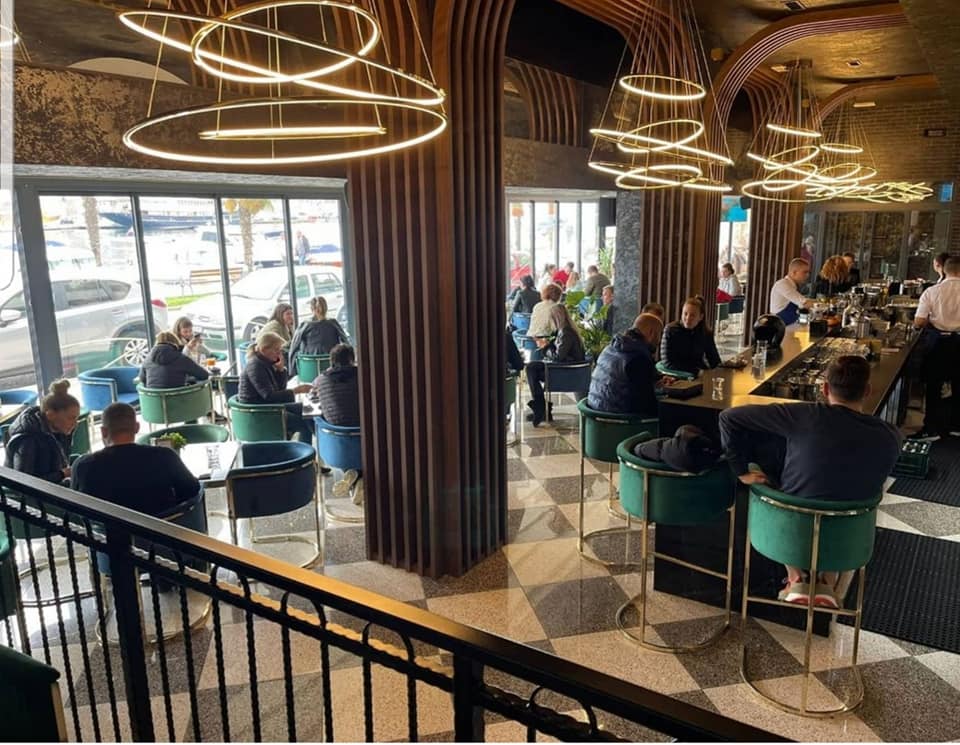 Prggin rasvjeta - Interijer Caffe bara Porat 7 u Zadru s modernom LED dekorativnom rasvjetom za ugostiteljski objekt.